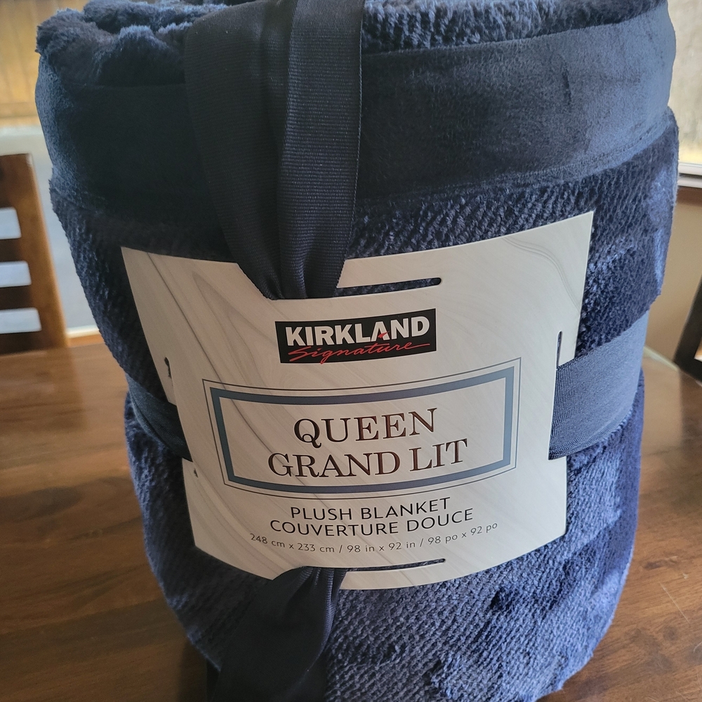 Kirkland Signature Navy Plush Blanket  NEW